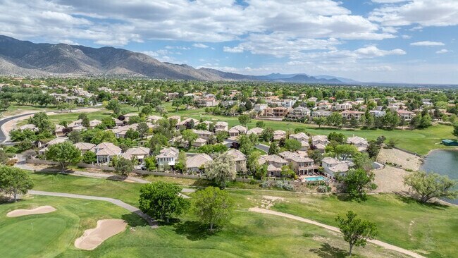 Living in Tanoan: Golf Course Homes, HOAs & 87111 Real Estate